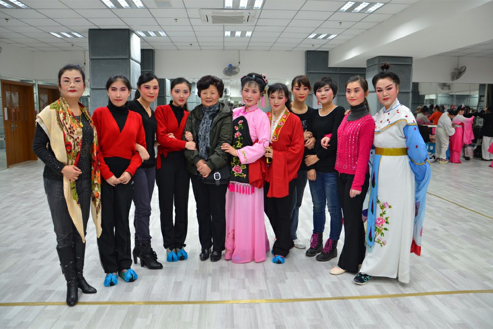 1489995024157324.jpg 1·梅香雅韵和胡老师合影`.jpg