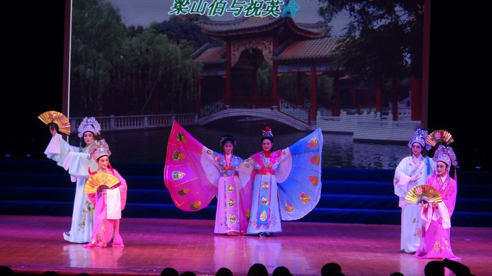 1489995399751593.jpg 17·2015年12月13日西南大学传统文化节演出越剧《梁祝·十八相送·化蝶》.jpg